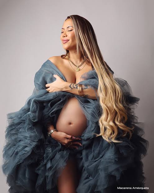 sesion de fotos de embarazo profesional en estudio en Belgrano Buenos Aires